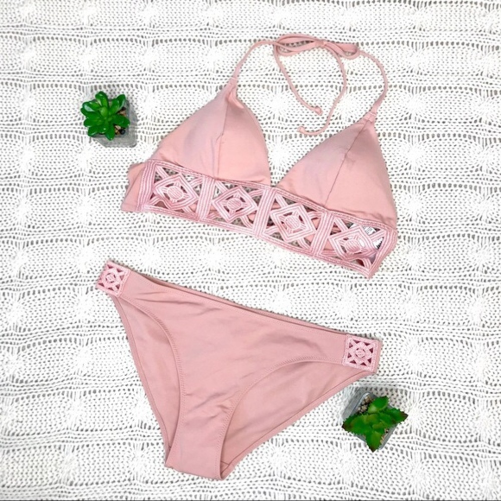 H&M Crocheted Rose Bikini Top - Picture 5 of 5